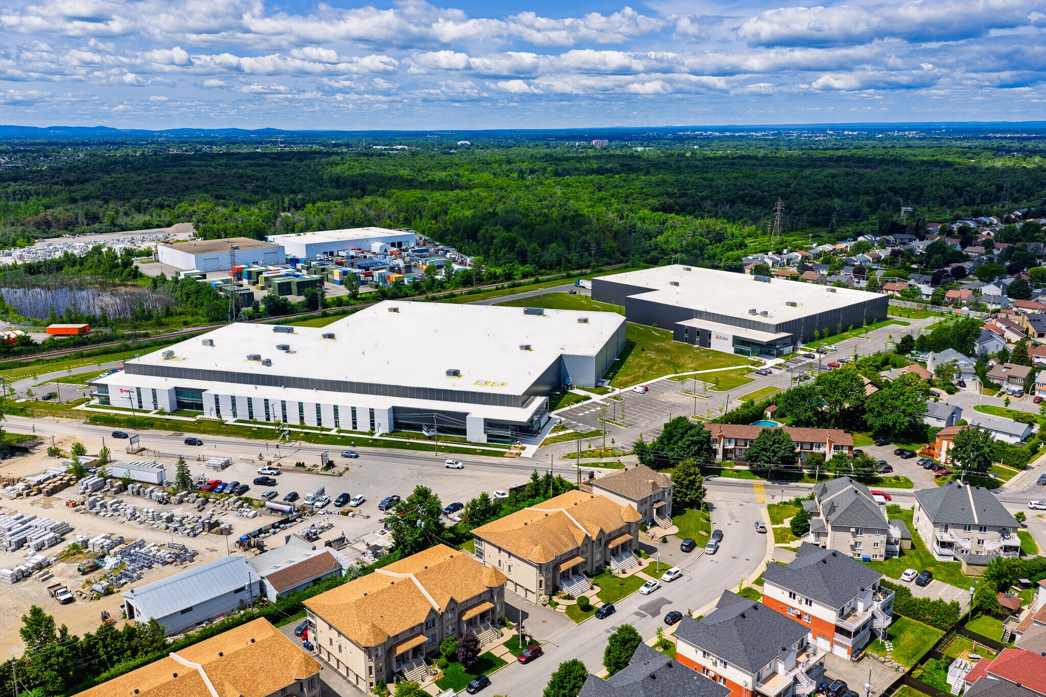 141 Boul Bellerose O, Laval, QC à louer Photo principale- Image 1 de 12