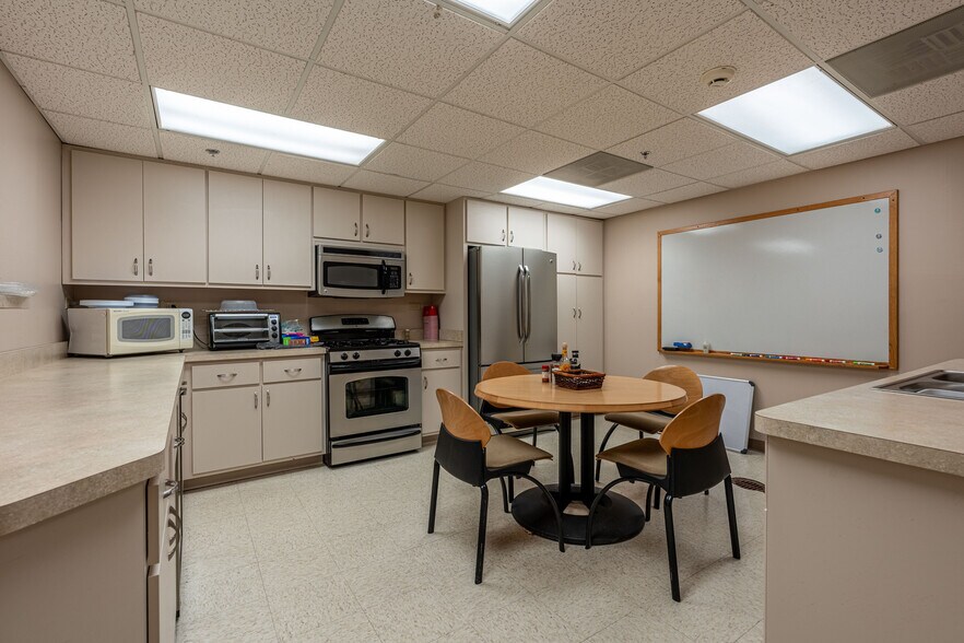 1303 Macom Dr, Naperville, IL à louer - Photo du bâtiment - Image 3 de 26