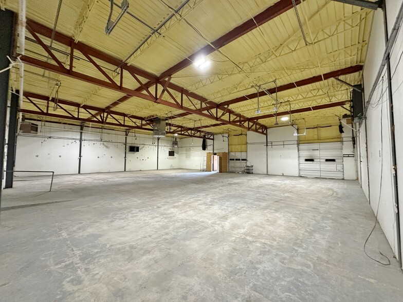 1210 NW 4th St, Oklahoma City, OK for lease - Interior Photo - Image 3 of 4