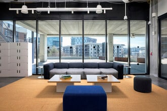 725 Ponce de Leon Ave NE, Atlanta, GA à louer Photo du bâtiment- Image 2 de 4