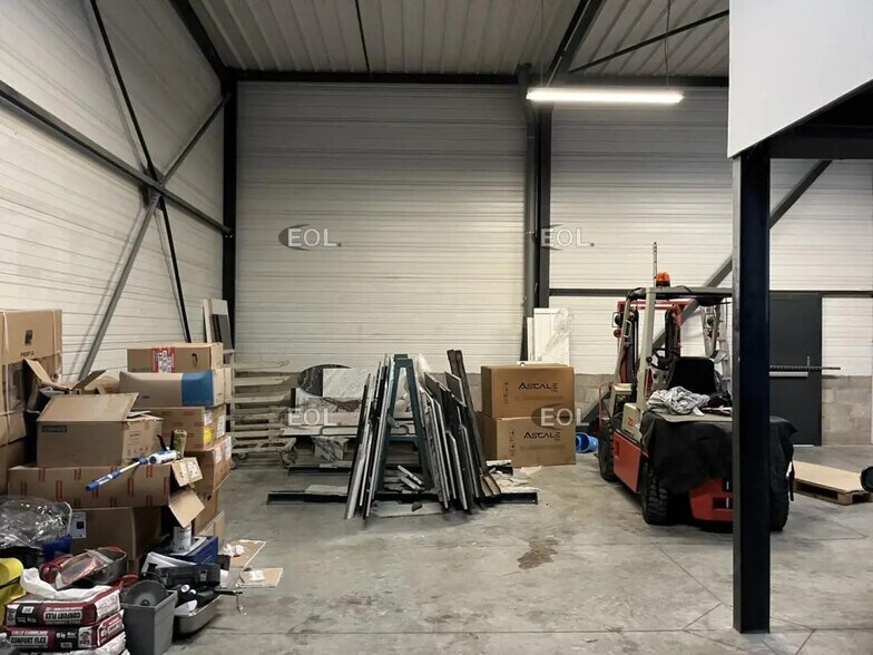 Flex in Conflans-Sainte-Honorine for lease - Interior Photo - Image 2 of 9