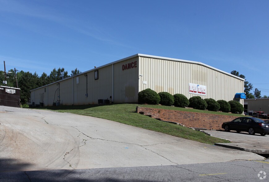 4245 Walking Ln, Lilburn, GA à vendre - Photo du bâtiment - Image 2 de 2