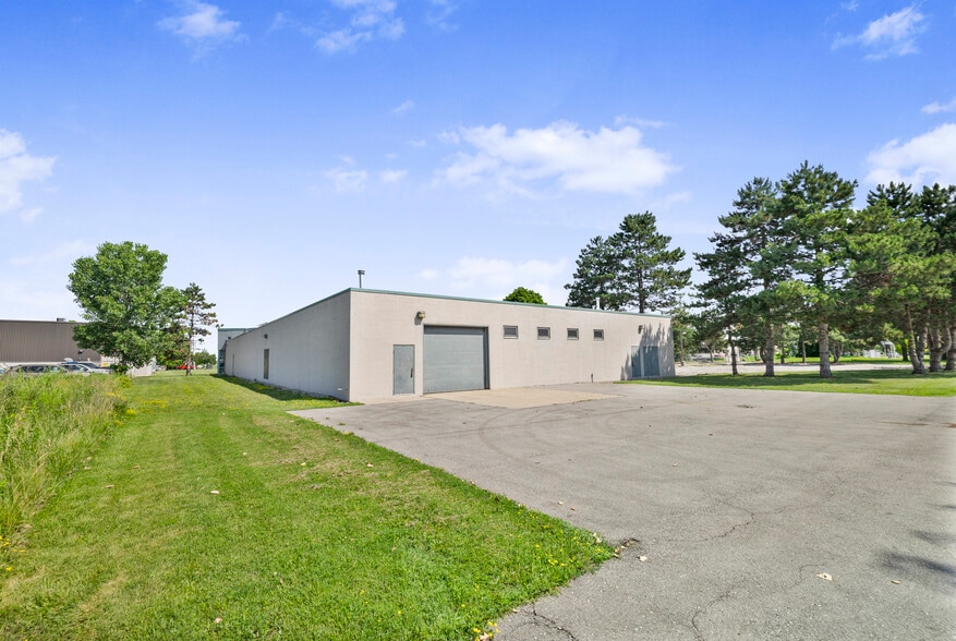 3405 Rhodes Dr, Windsor, ON for lease - Building Photo - Image 3 of 34