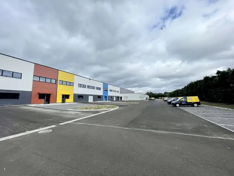 Flex in Le Grand-Quevilly for lease Building Photo- Image 1 of 9