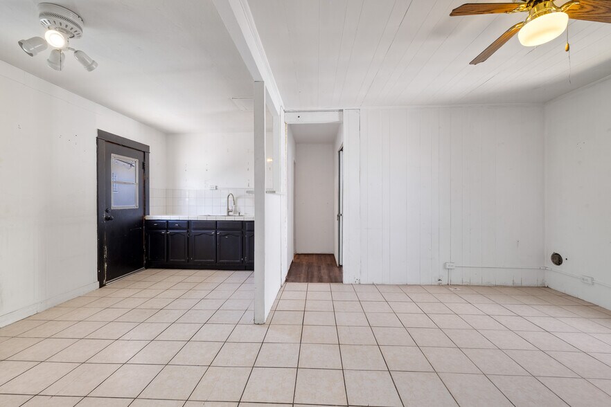 11306 Burbank Blvd, North Hollywood, CA à louer - Photo du bâtiment - Image 3 de 14