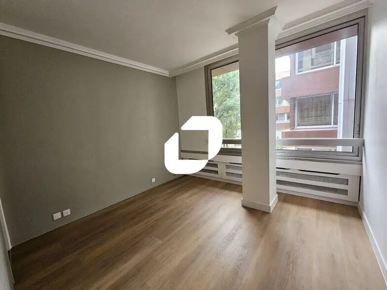 Bureau dans Le Chesnay-Rocquencourt à louer - Photo intérieure - Image 3 de 7