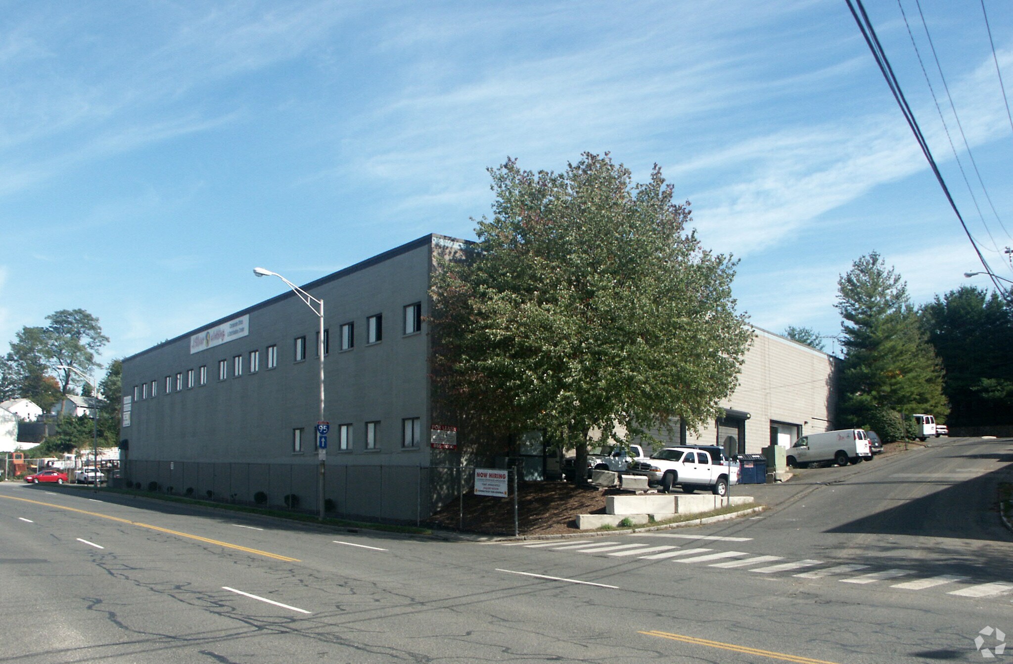 1 Testa Pl, Norwalk, CT à louer Photo du bâtiment- Image 1 de 16