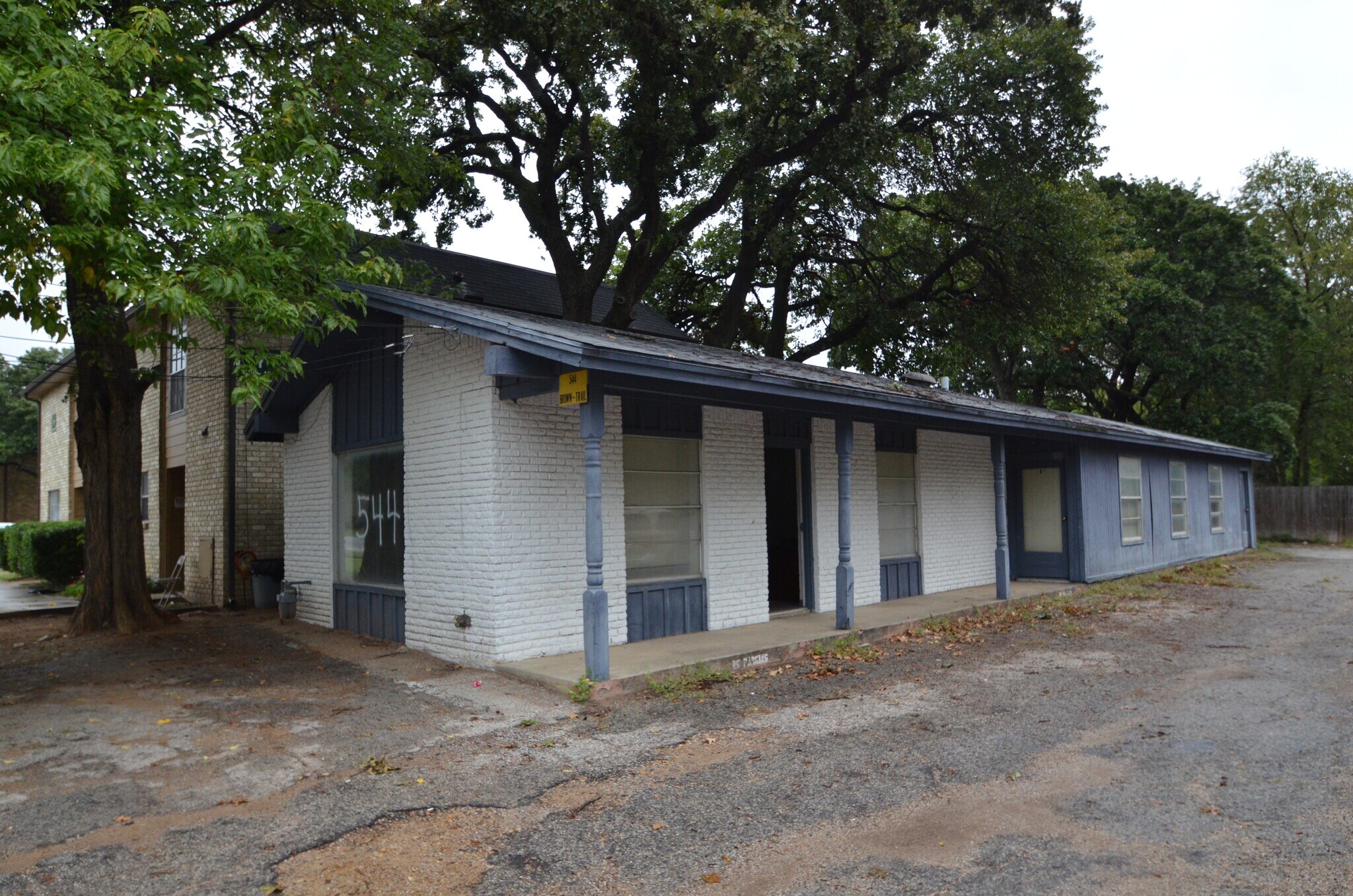 544 Brown Trl, Hurst, TX for lease Primary Photo- Image 1 of 26