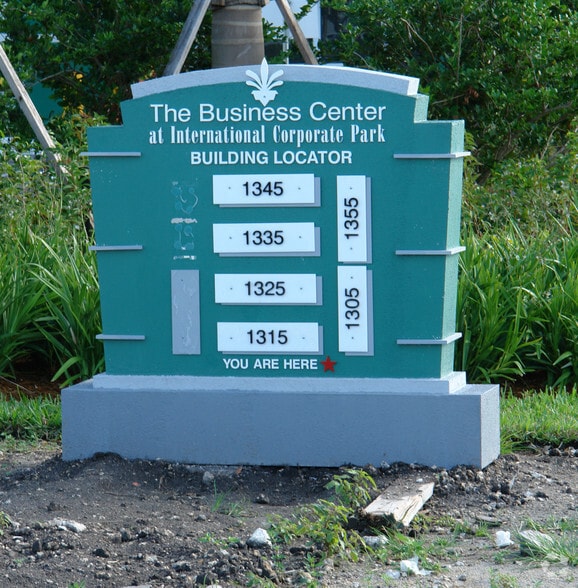 1325 NW 98th Ct, Doral, FL for lease - Building Photo - Image 3 of 15