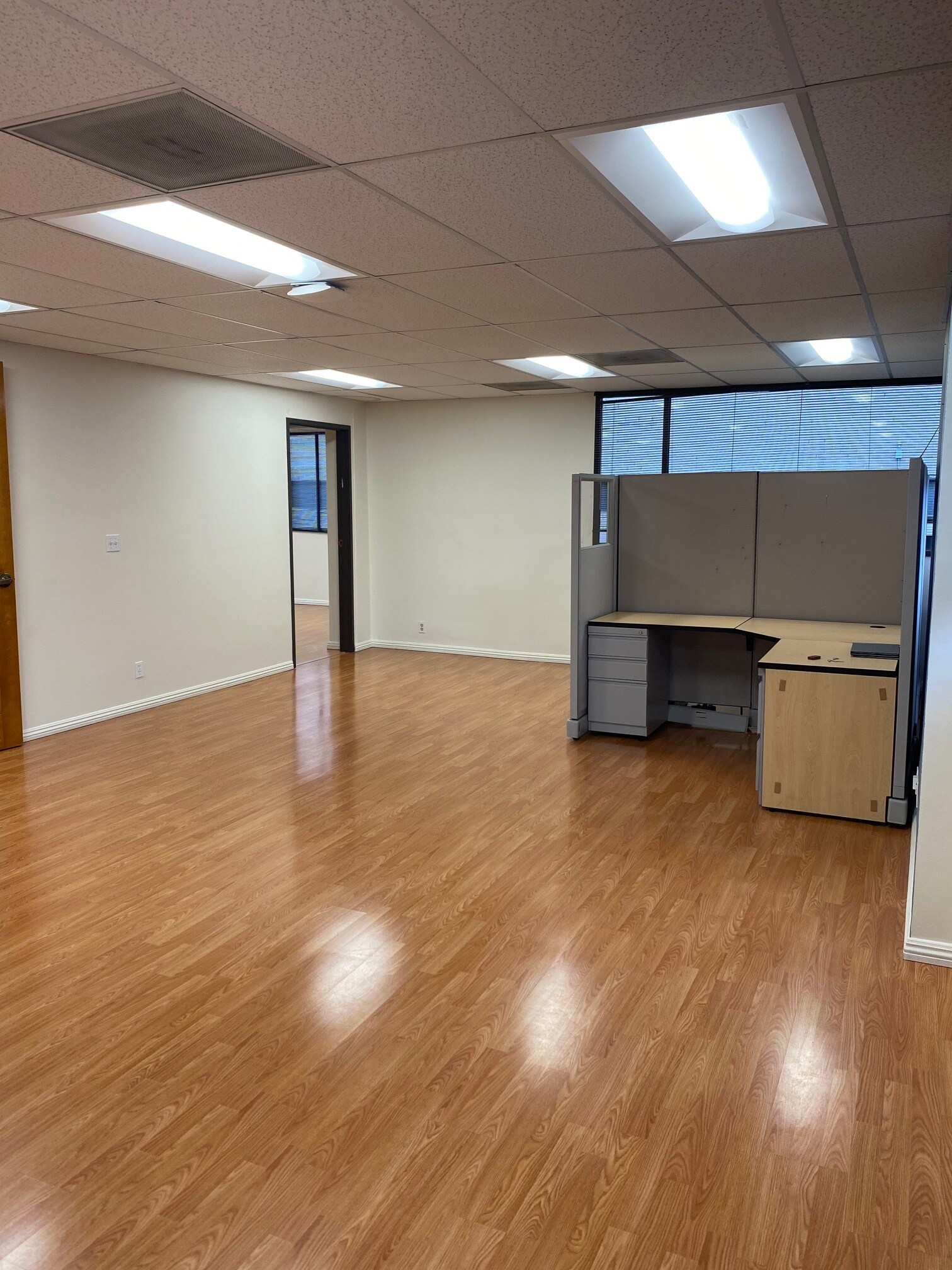 4520 Wilshire Blvd, Los Angeles, CA for lease Interior Photo- Image 1 of 15