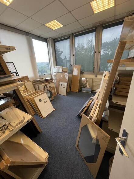 Bureau dans La Celle-Saint-Cloud à vendre - Photo du bâtiment - Image 3 de 23