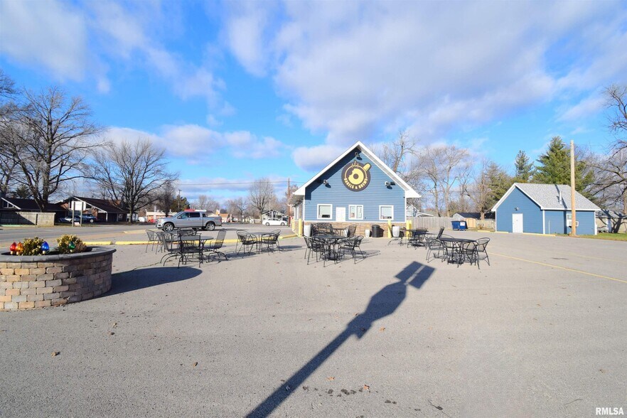 102 N Park St, Sesser, IL for sale - Building Photo - Image 3 of 41