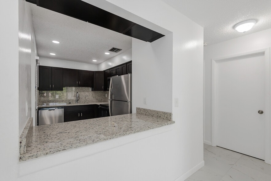 10675-10687 Royal Palm Blvd, Coral Springs, FL for sale - Building Photo - Image 3 of 30