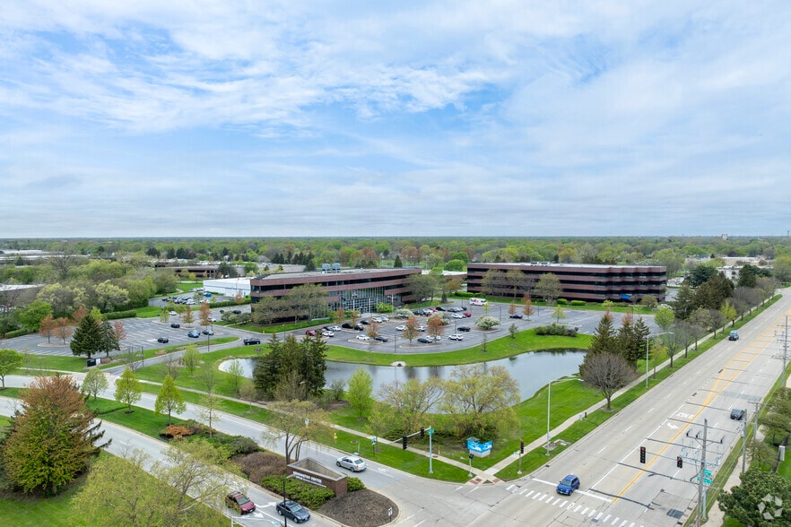 1660 Feehanville Dr, Mount Prospect, IL à vendre - Aérien - Image 2 de 9