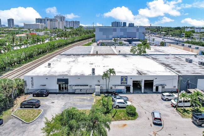 More details for 2660 NE 189th St, Miami, FL - Industrial for Sale