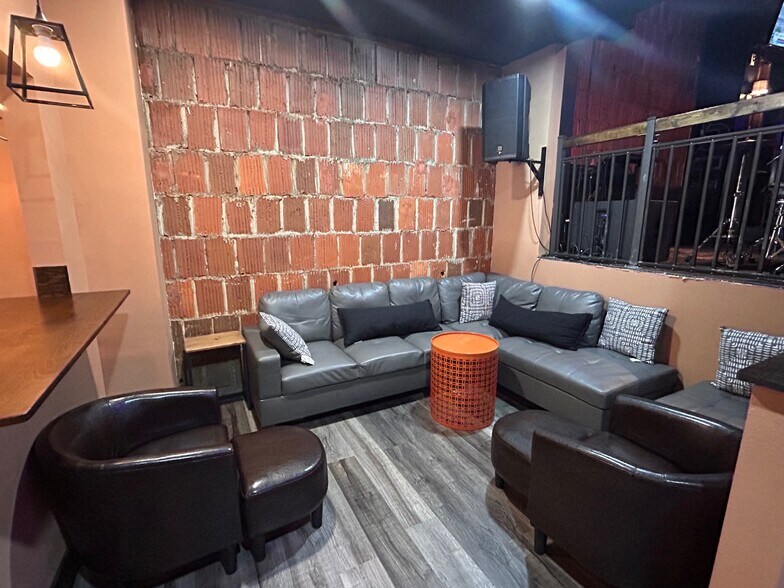 21 N 6th St, Haines City, FL à louer - Photo du bâtiment - Image 3 de 12