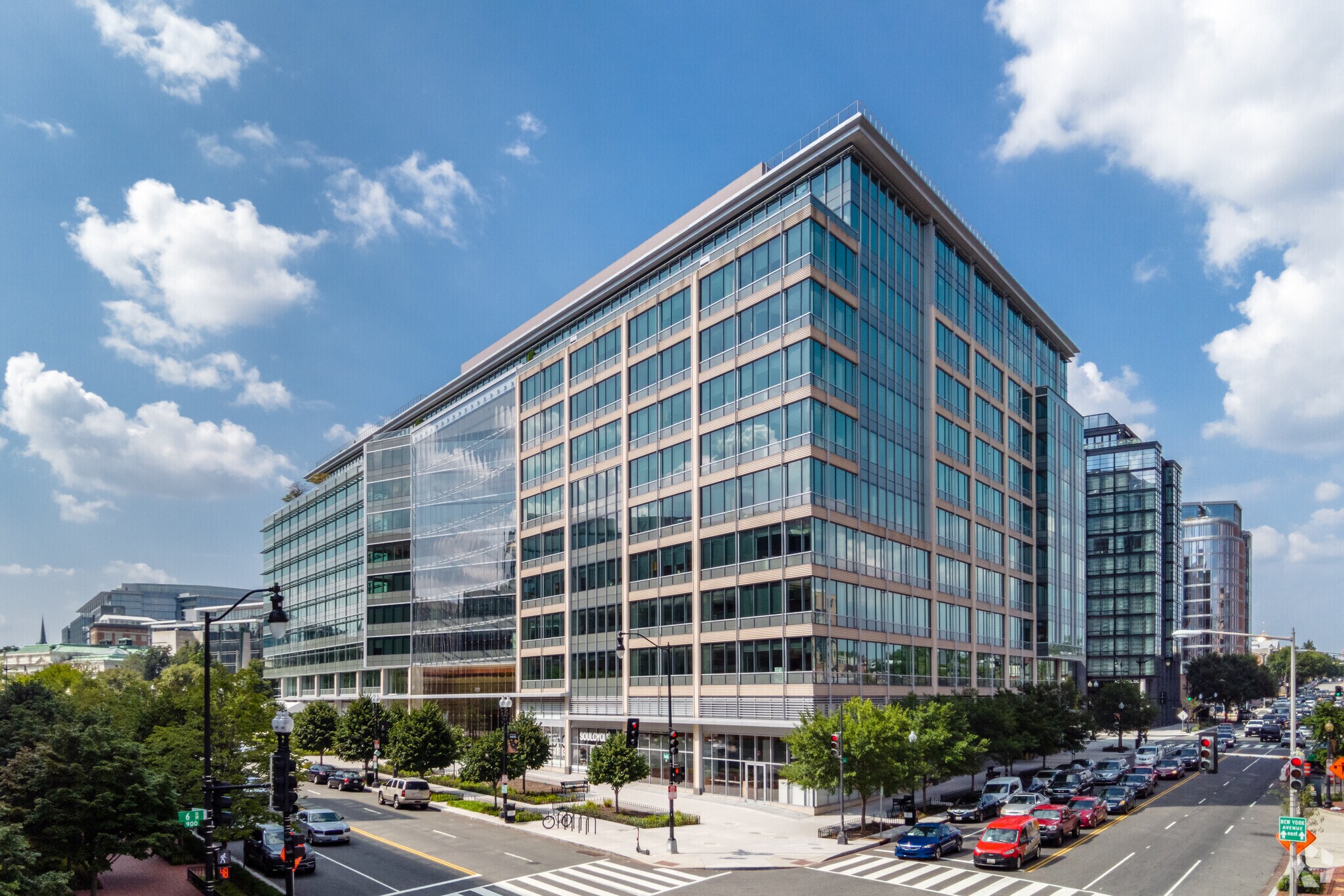 601 Massachusetts Ave NW, Washington, DC à louer Photo du bâtiment- Image 1 de 12