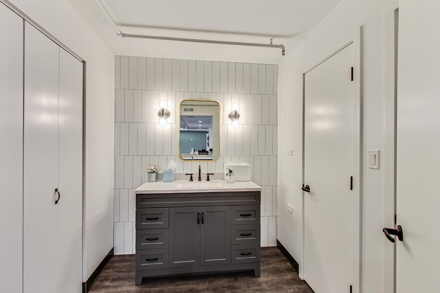 324 W Touhy Ave, Park Ridge, IL à louer - Photo du bâtiment - Image 3 de 47