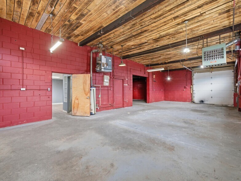 828 W 14 Mile Rd, Clawson, MI à louer - Photo du bâtiment - Image 2 de 17