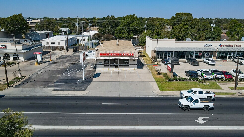 708 E Villa Maria Rd, Bryan, TX à vendre - Photo du bâtiment - Image 2 de 11