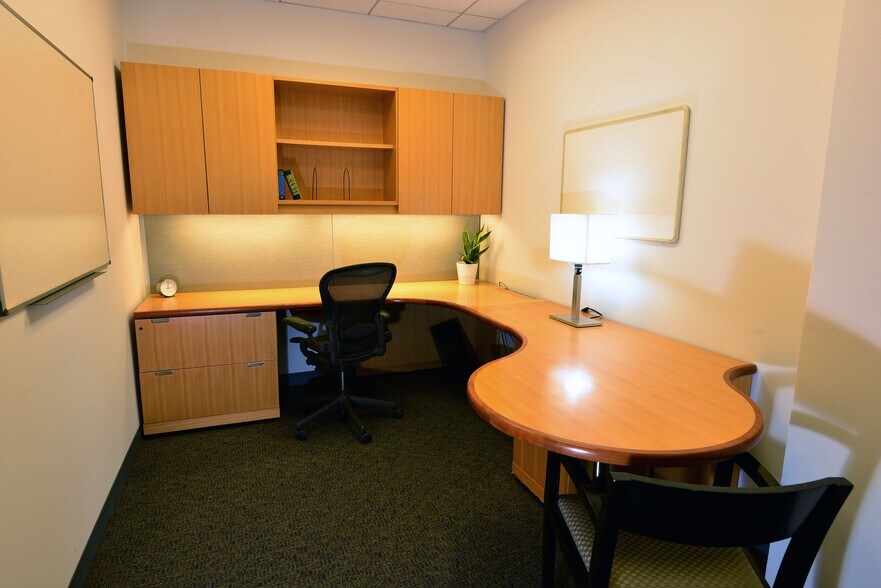 8745 W Higgins Rd, Chicago, IL à louer - Photo intérieure - Image 2 de 9