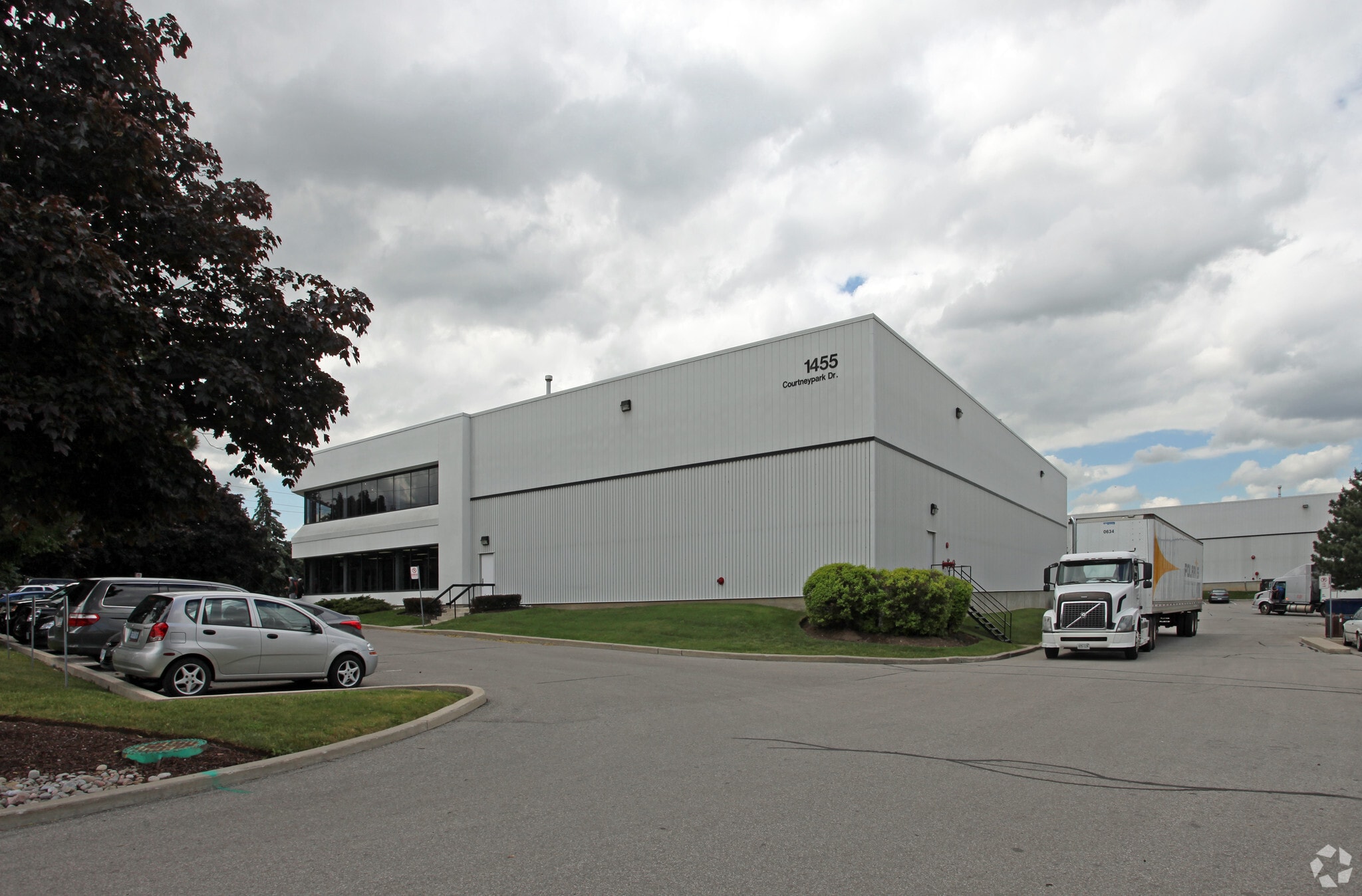 1455 Courtneypark Dr E, Mississauga, ON for lease Primary Photo- Image 1 of 4