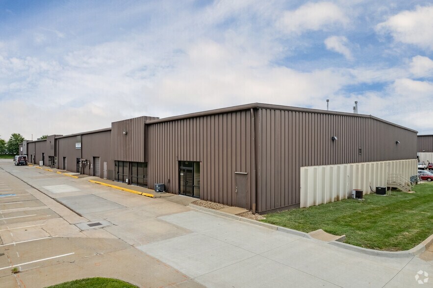 14801-14901 W 99th St, Lenexa, KS à louer - Photo du bâtiment - Image 2 de 6