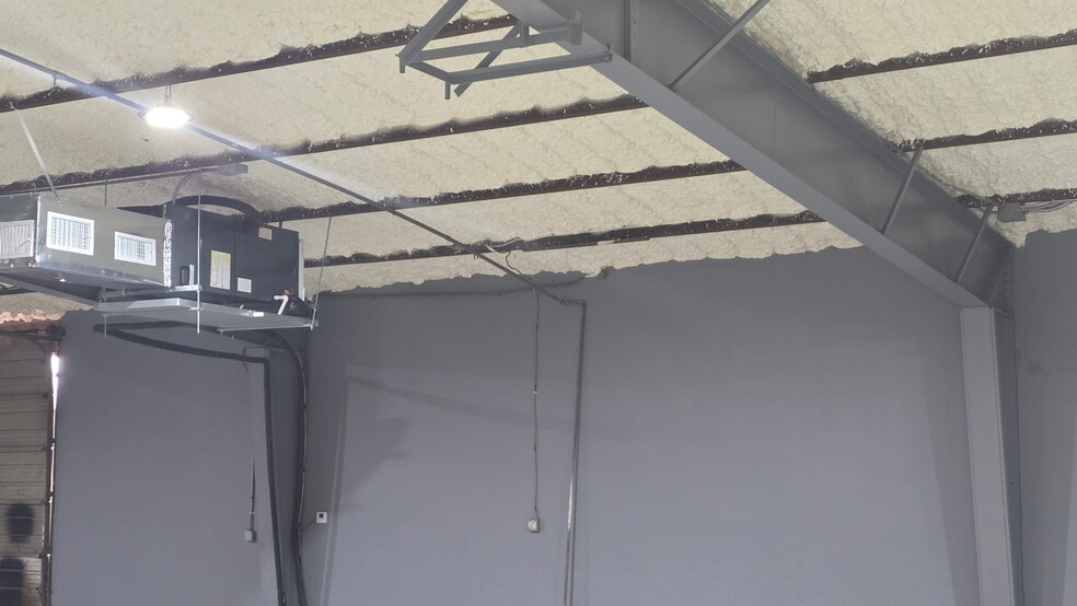 1801 Decker Dr, Baytown, TX for lease - Building Photo - Image 2 of 10