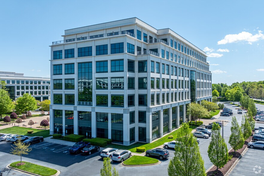 3701 Arco Corporate Dr, Charlotte, NC for lease - Building Photo - Image 2 of 25
