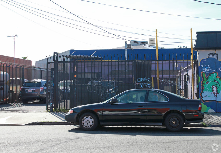 222 E 32nd St, Los Angeles, CA for lease - Building Photo - Image 3 of 4