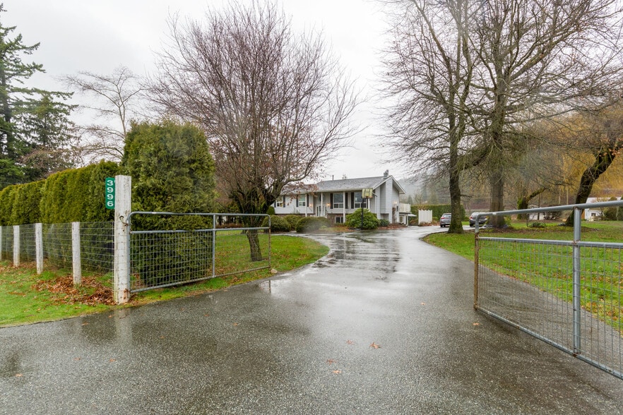 3996 Eckert St, Chilliwack, BC à vendre - Photo du bâtiment - Image 2 de 41