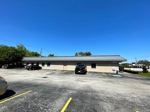 2010 Broadway St, Pearland, TX for lease Building Photo- Image 2 of 6