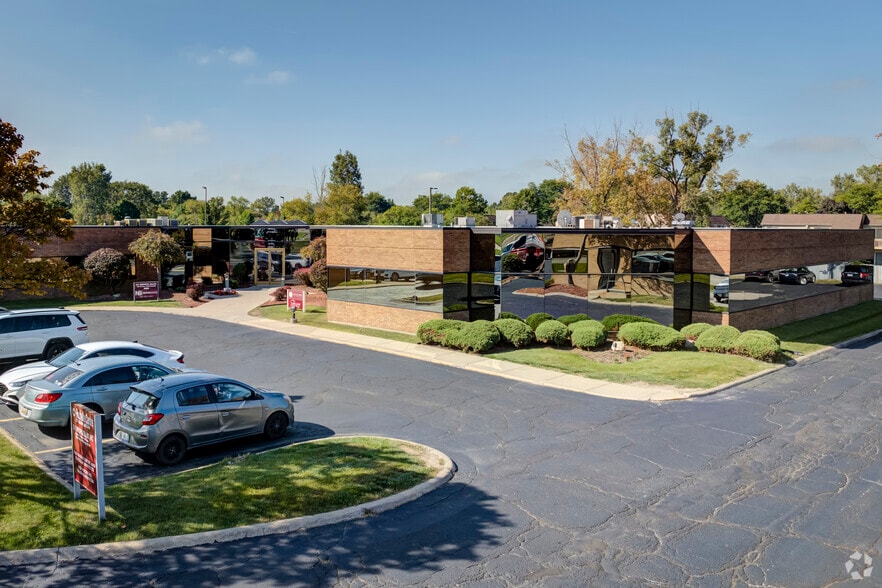 2370 S Linden Rd, Flint, MI à louer - Photo du bâtiment - Image 2 de 21