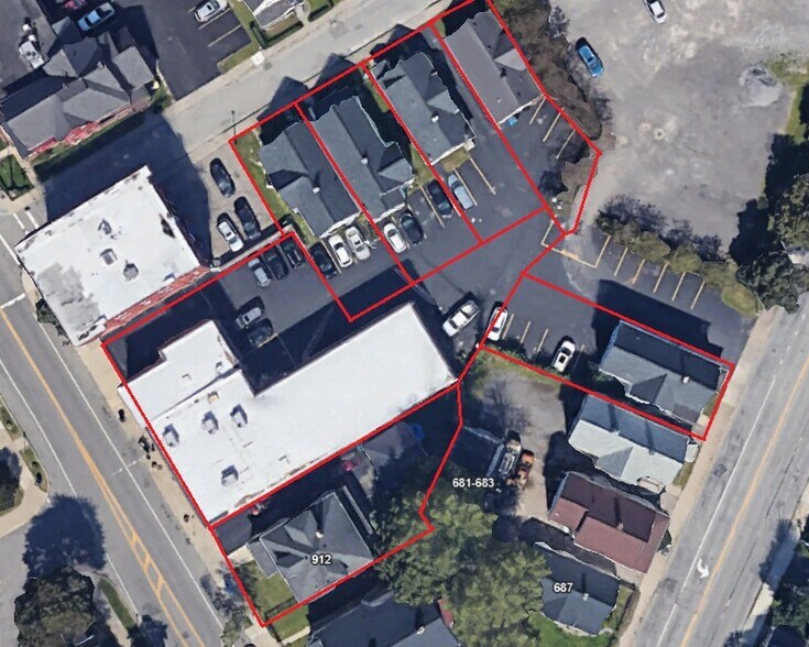South Clinton Village portefeuille de 5 propriétés à vendre sur LoopNet.ca - Photo du bâtiment - Image 2 de 16