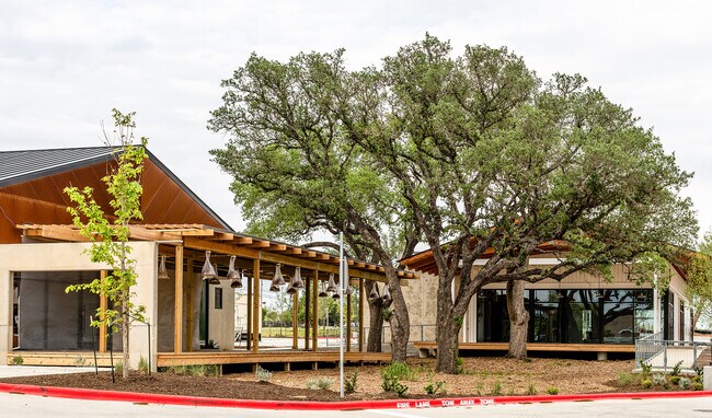 Plus de détails pour 10880 E Crystal Falls Pky, Leander, TX - Bureau, Bureau/Commerce de détail à louer