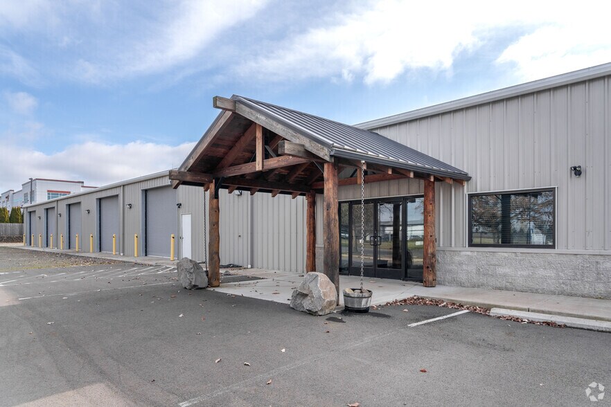 3124 Blossom Dr NE, Salem, OR à louer - Photo du bâtiment - Image 1 de 20