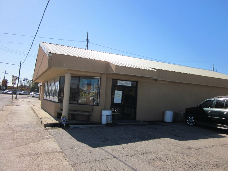 311 S Range Ave, Denham Springs, LA à louer - Photo du bâtiment - Image 3 de 30