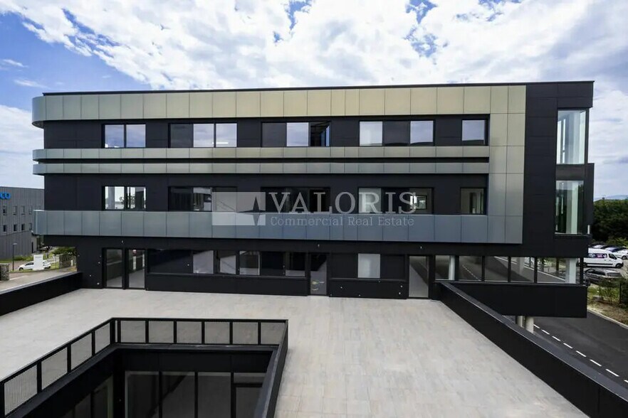 Bureau dans Limonest à vendre - Photo du bâtiment - Image 2 de 16