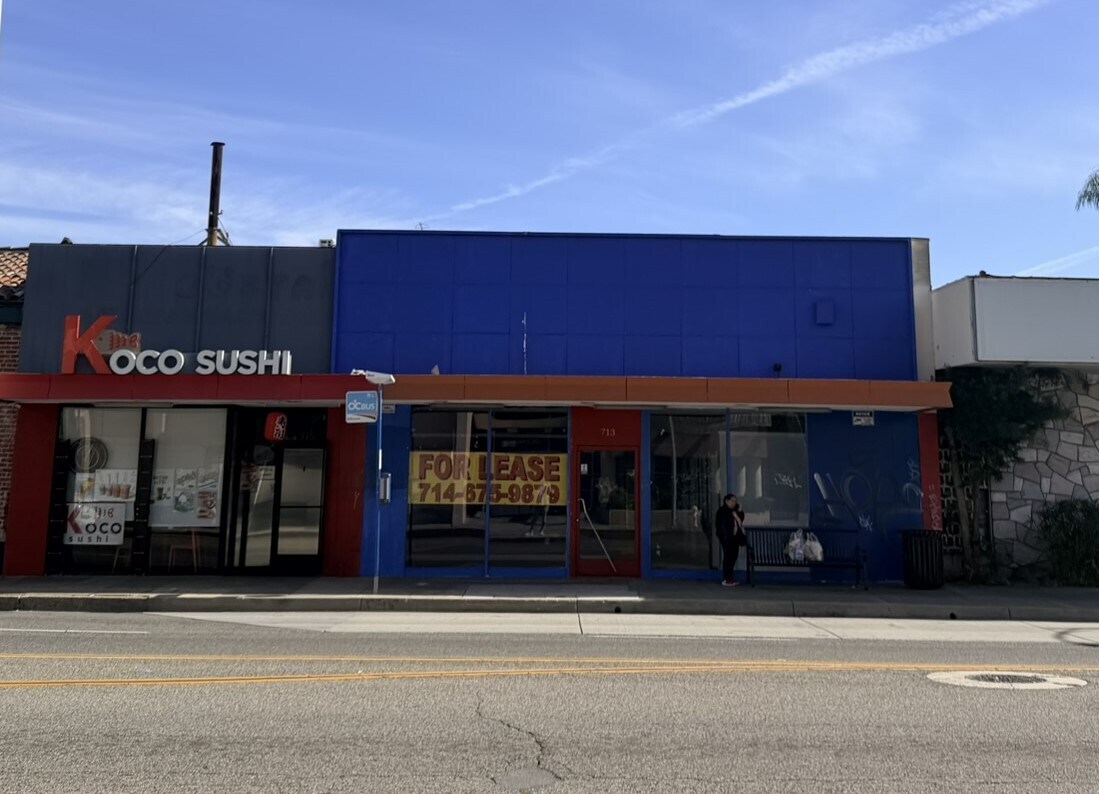 713 N Main St, Santa Ana, CA à louer Photo principale- Image 1 de 54