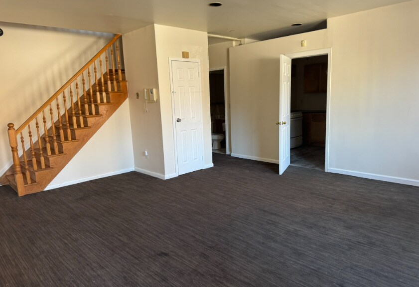 11882 Metropolitan Ave, Kew Gardens, NY à vendre - Photo du bâtiment - Image 2 de 16