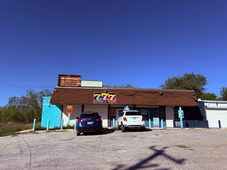 1447 W Hutchins Pl, San Antonio, TX à vendre - Photo du bâtiment - Image 2 de 11