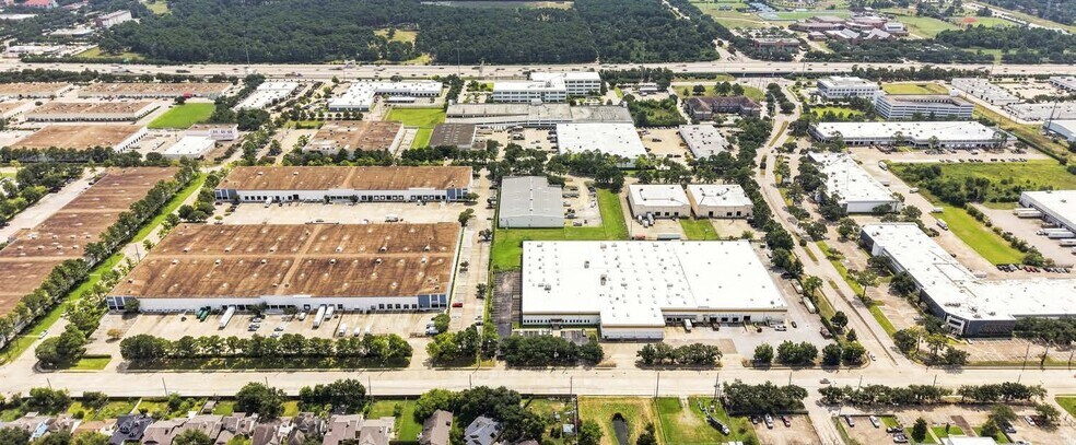 3215 Claymoore Park Dr, Houston, TX à louer - Photo du bâtiment - Image 3 de 6