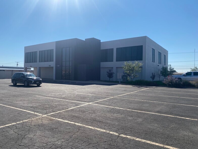 1340 E 7th St, Odessa, TX à louer - Photo du bâtiment - Image 3 de 3