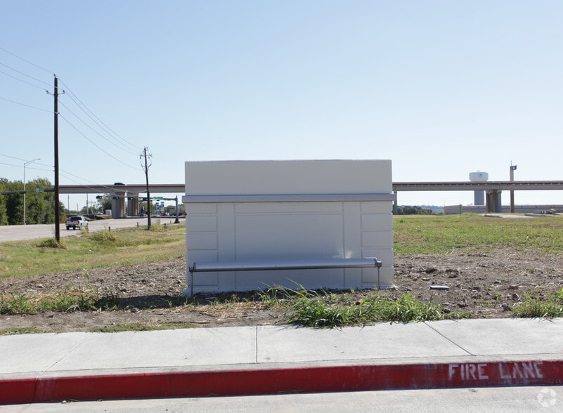 1825 W Belt Line Rd, Carrollton, TX for lease - Building Photo - Image 2 of 5