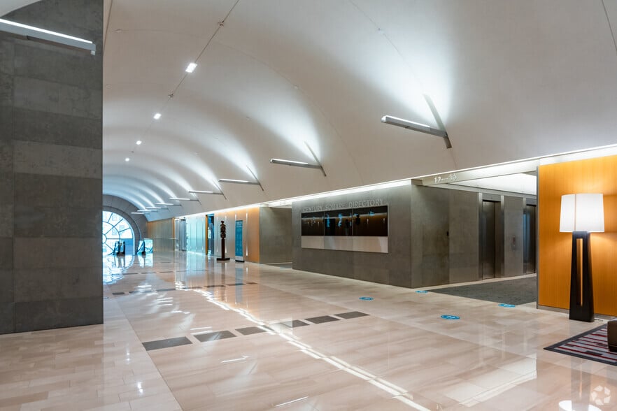 1501 4th Ave, Seattle, WA for lease - Lobby - Image 3 of 9