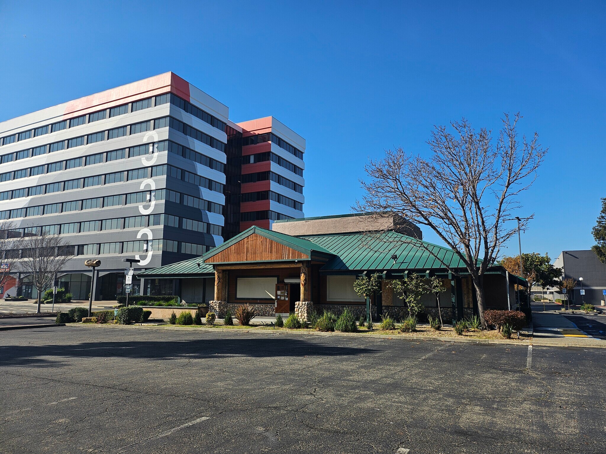 405 Hegenberger Rd, Oakland, CA for lease Building Photo- Image 1 of 6