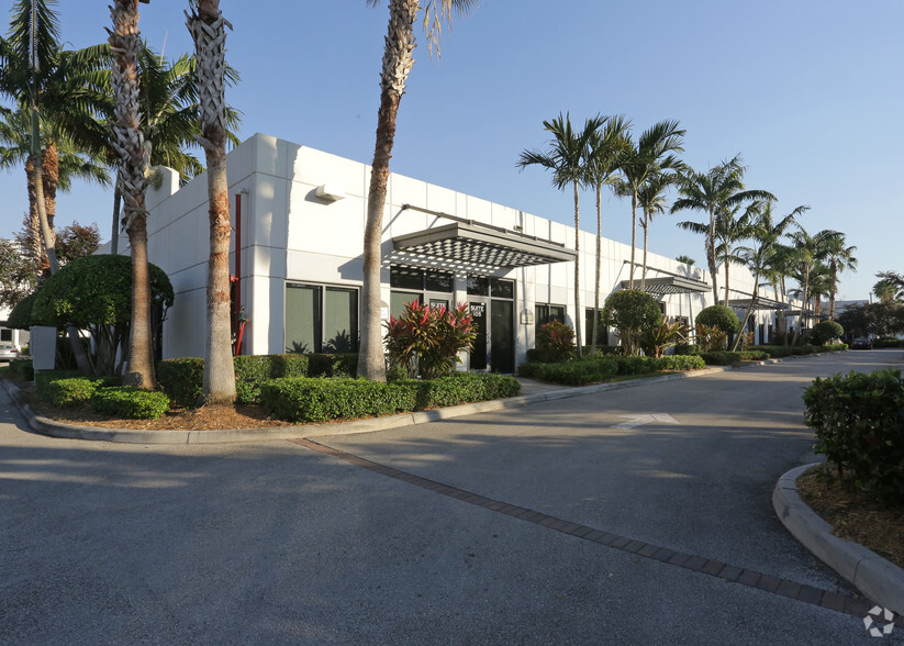 6810 Lyons Technology Cir, Coconut Creek, FL for lease - Building Photo - Image 1 of 4