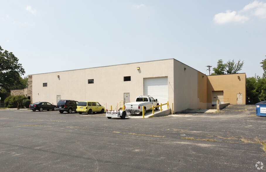 38284 Abruzzi Dr, Westland, MI à louer - Photo du bâtiment - Image 2 de 6