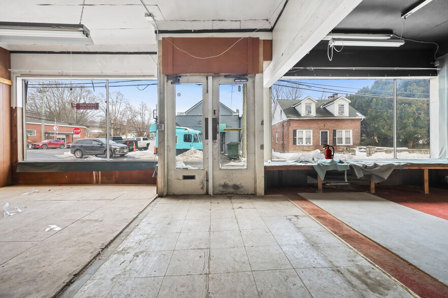 152-156 River Road Ext, Cos Cob, CT for lease - Building Photo - Image 3 of 7