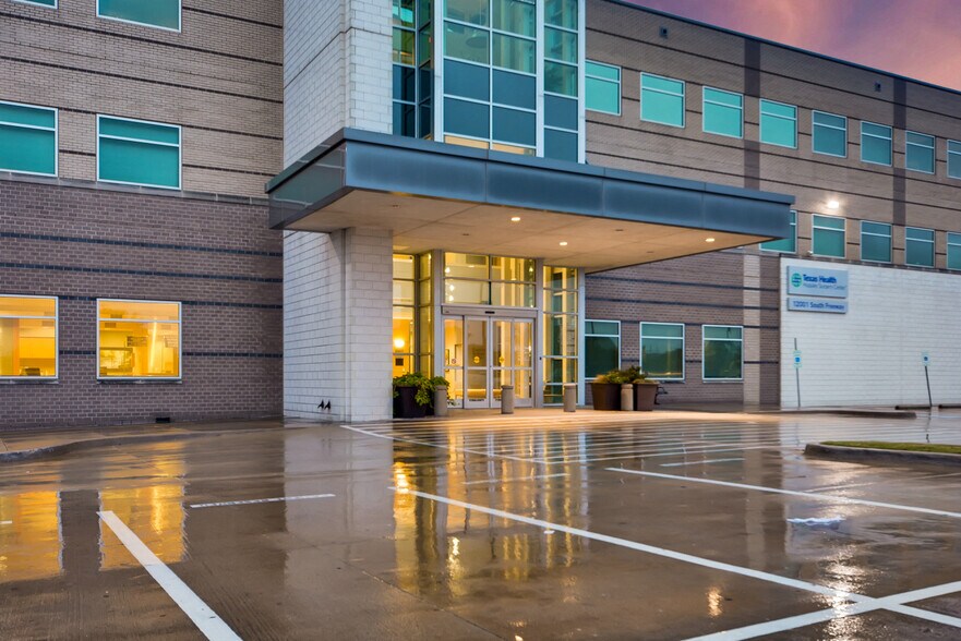 12001 South Fwy, Burleson, TX à louer - Photo du bâtiment - Image 3 de 32